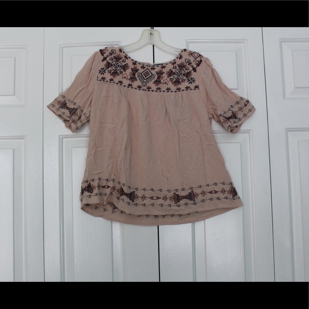 NWT embroidered top by a Knox Rose. Size small